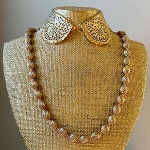 VINTAGE Necklace Gold Metal Beaded Rose Clasp Vintage